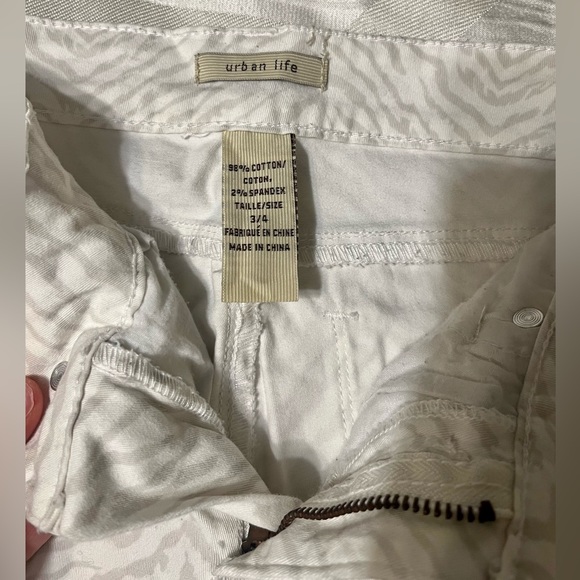 URBAN LIFE ZEBRA PATTERN, ANIMAL PRINT ANKLE PANTS, ZIPPER DETAILS. Size 2 - Picture 6 of 6